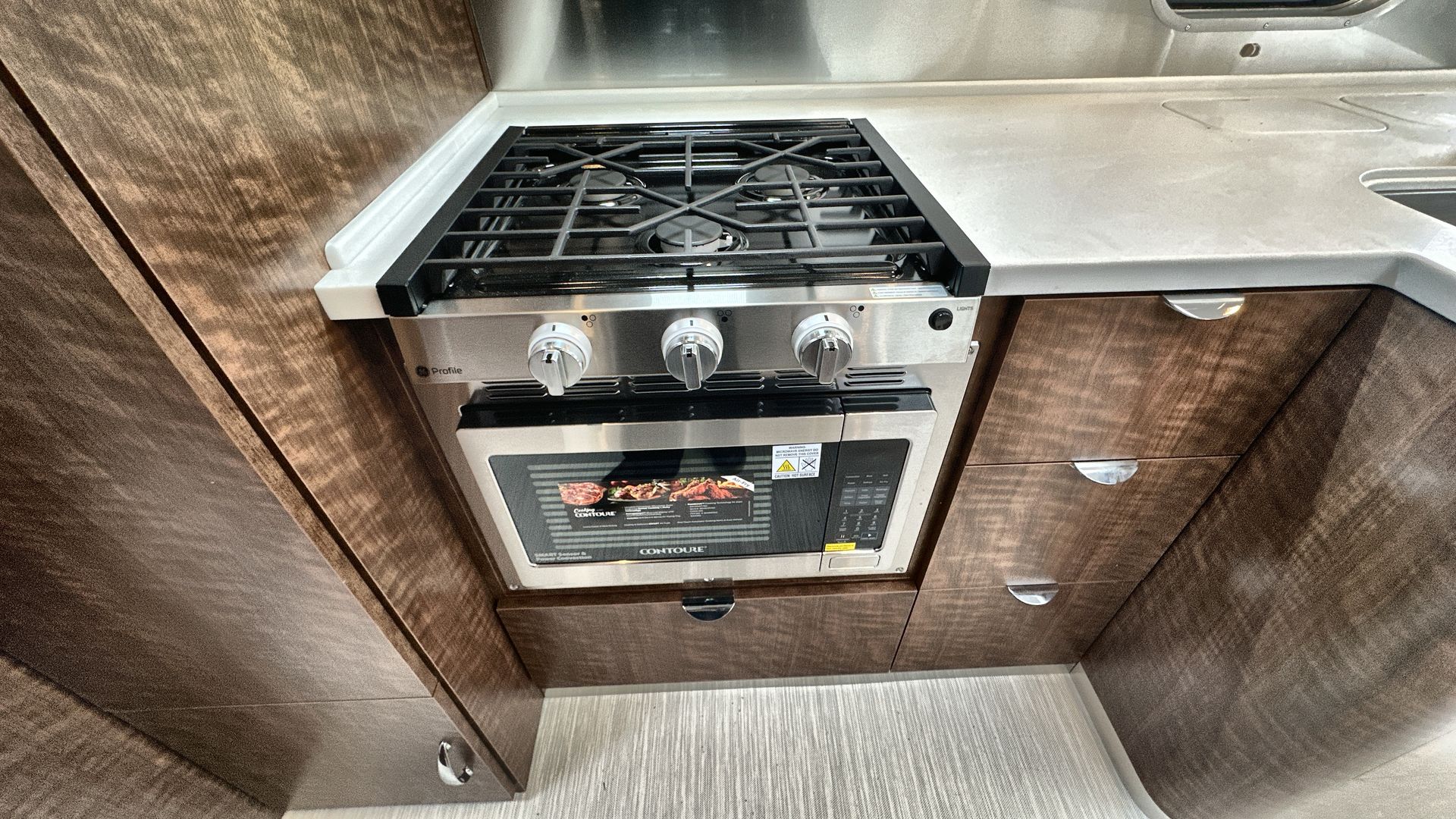 2025 Airstream 27FBQ Base