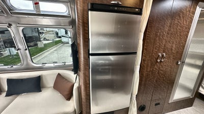 2025 Airstream 27FBQ Base
