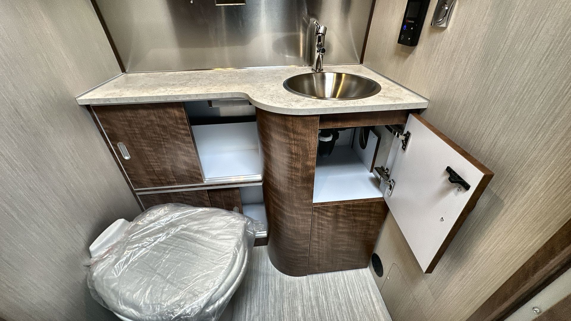 2025 Airstream 27FBQ Base