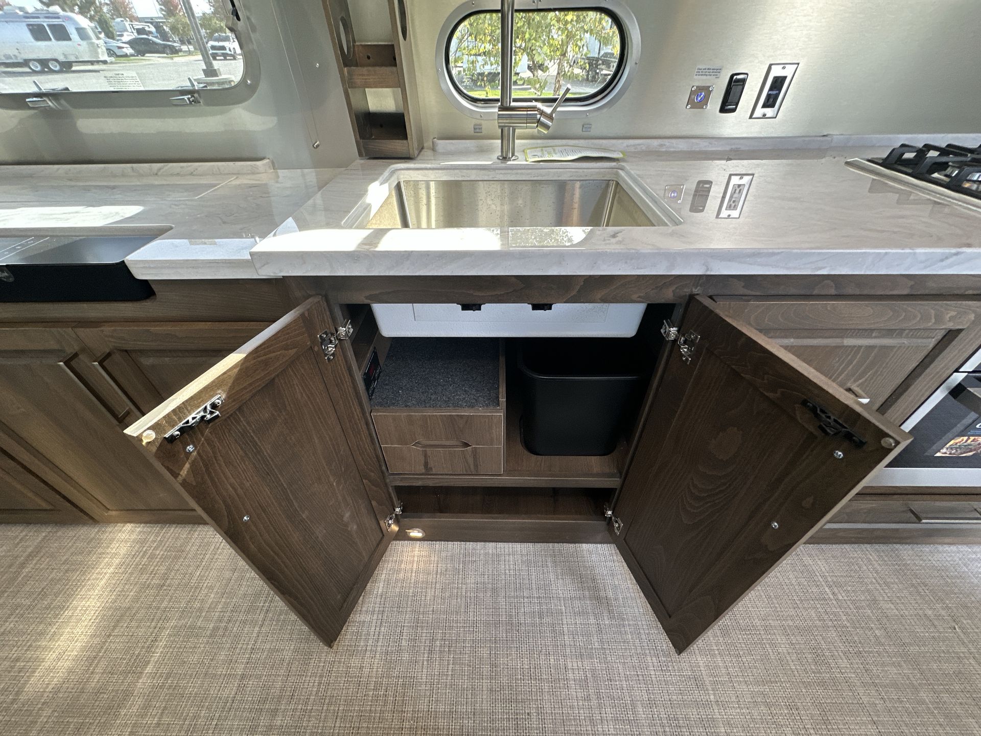 2026 Airstream 33FBQ Base