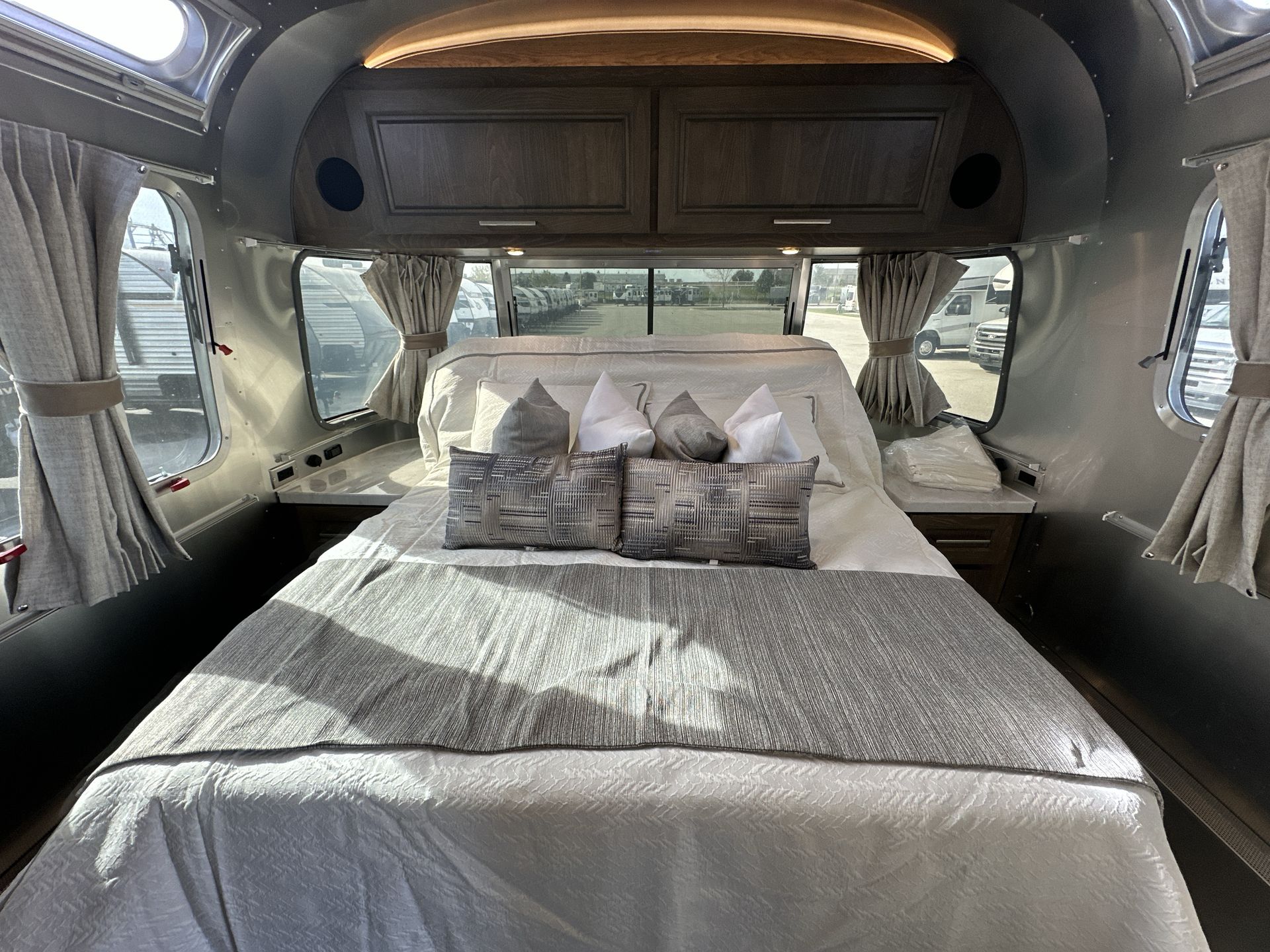 2026 Airstream 33FBQ Base