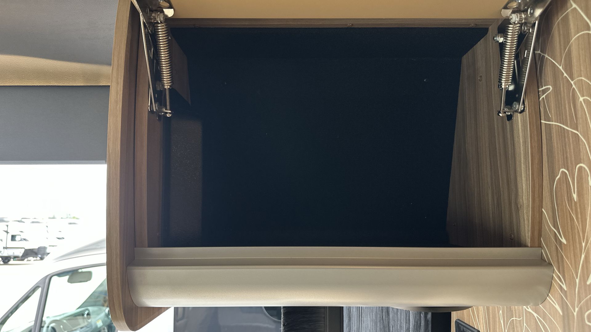 2025 Airstream 24 GL Base