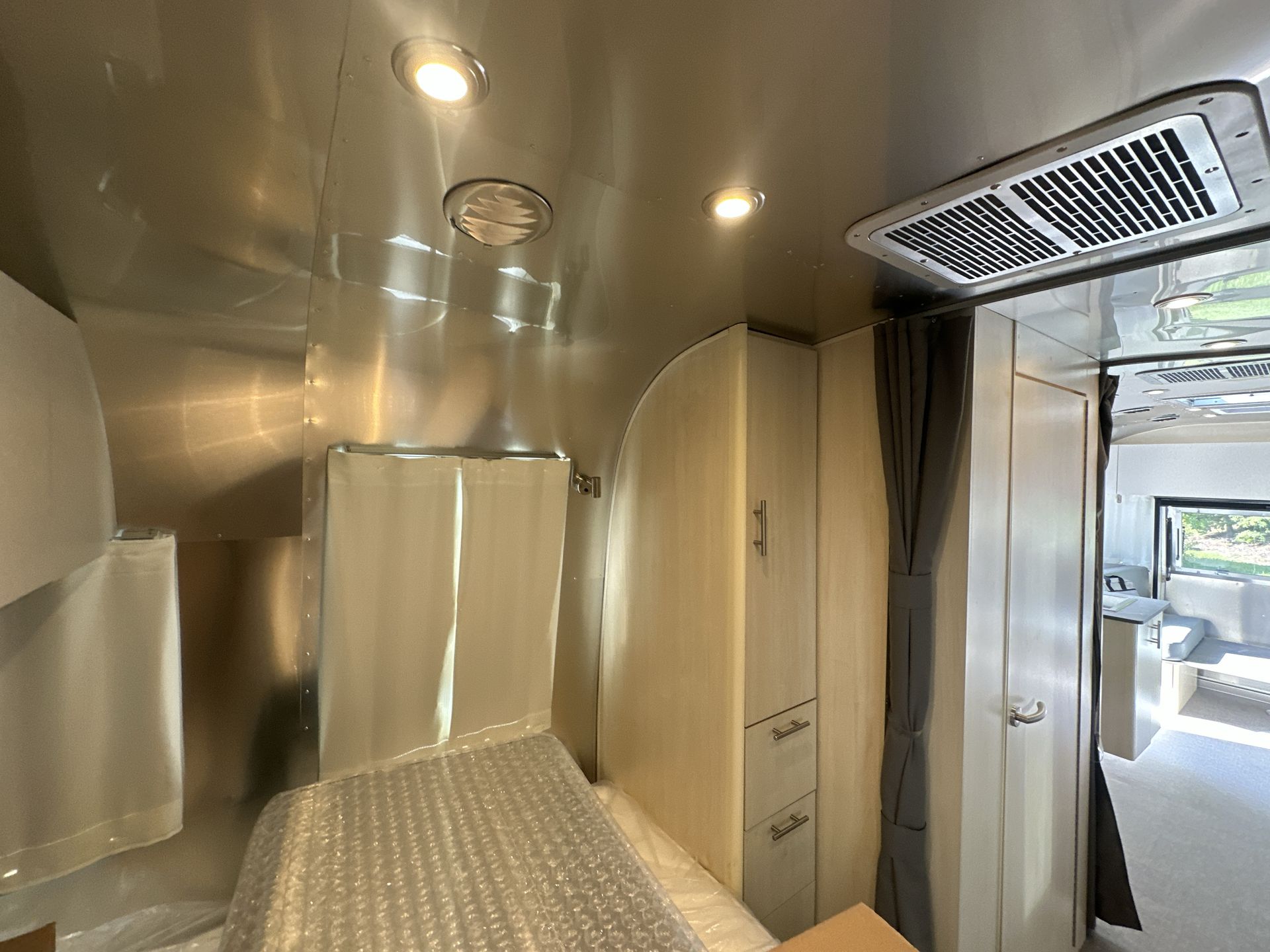 2025 Airstream 25FBQ Base