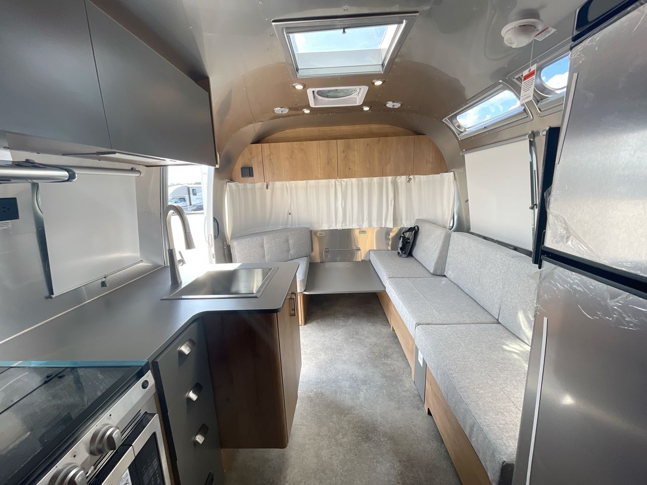 2026 Airstream 25FBQ Base
