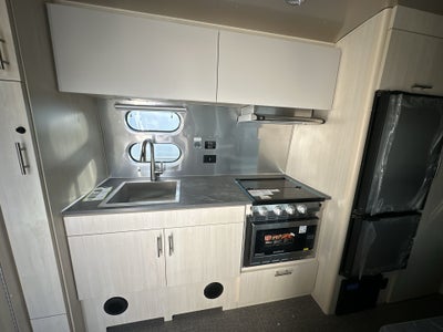 2026 Airstream 23FBT Base