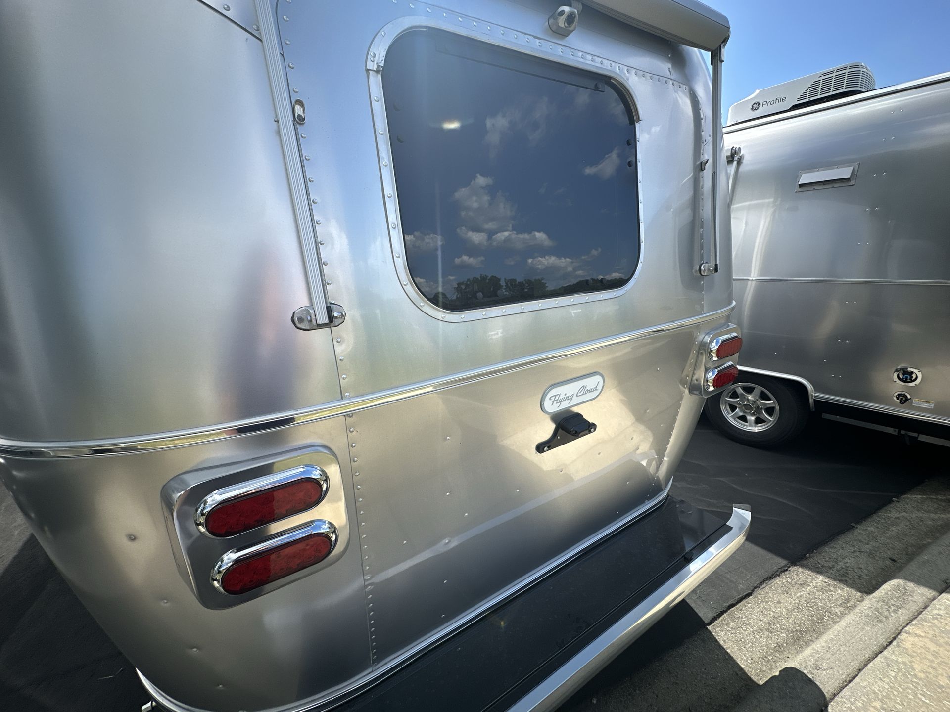 2026 Airstream 23FBT Base