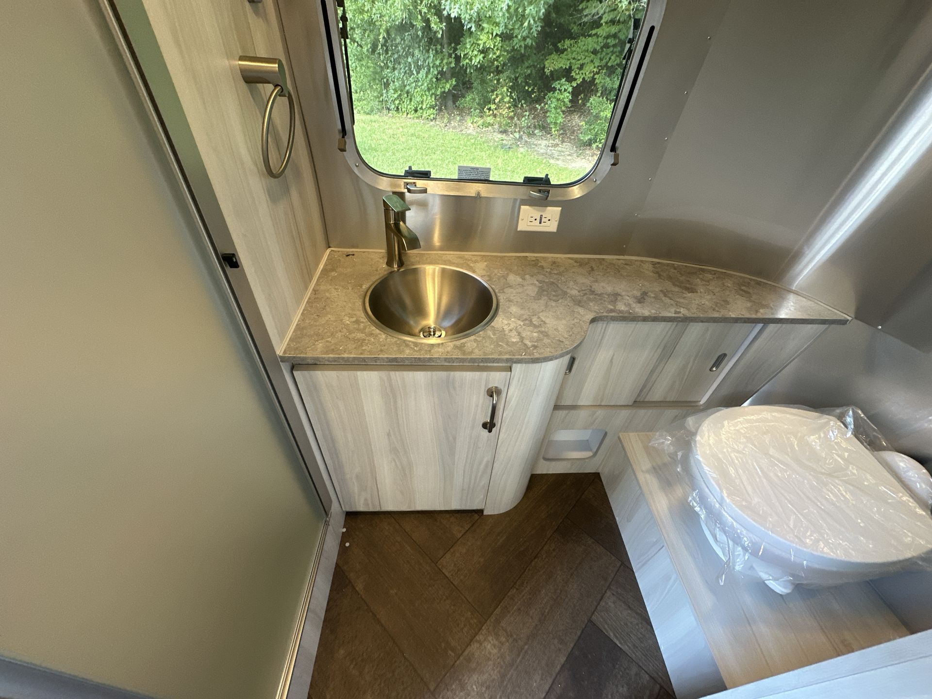 2025 Airstream 23FBT Base