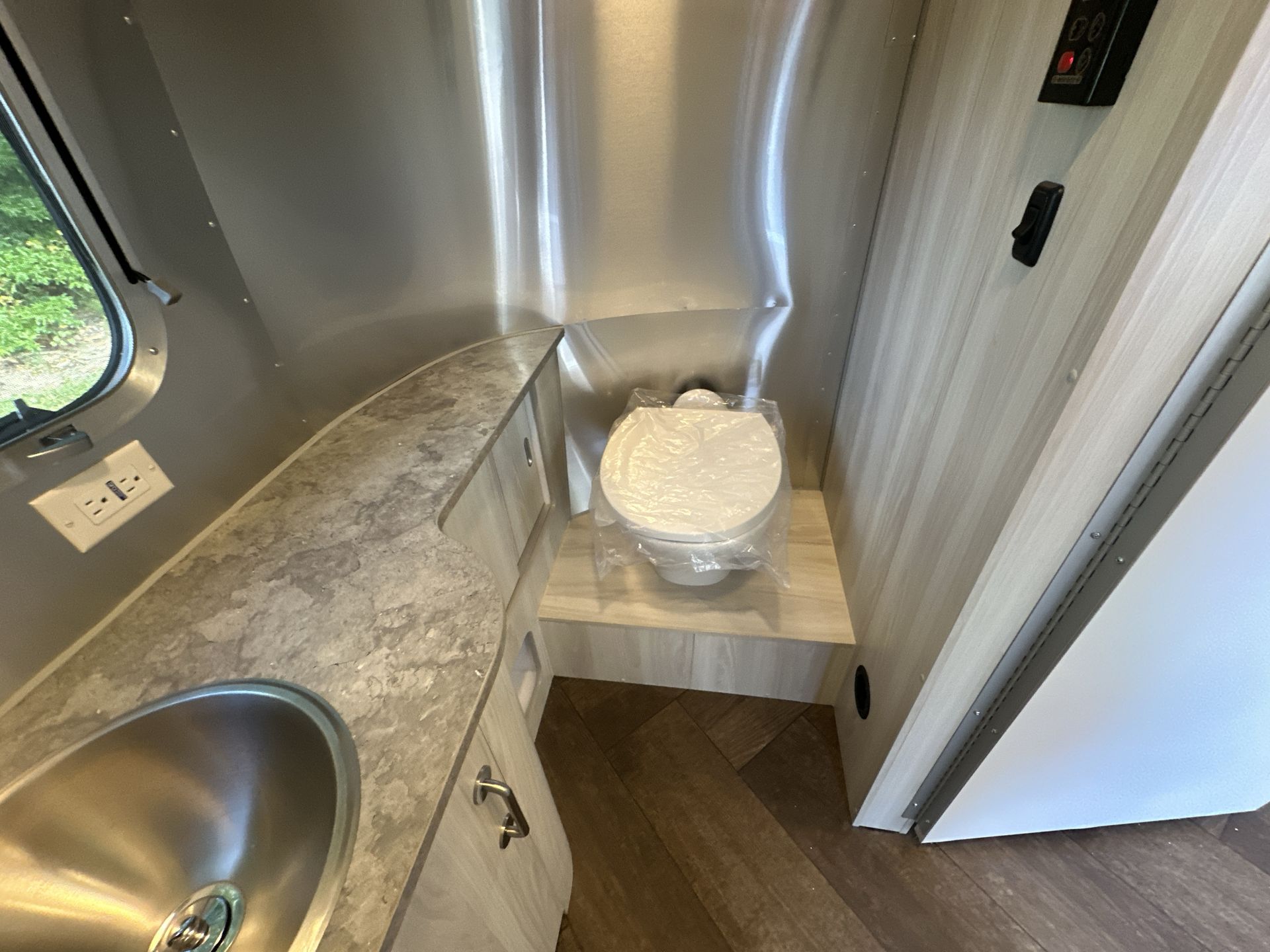 2025 Airstream 23FBT Base