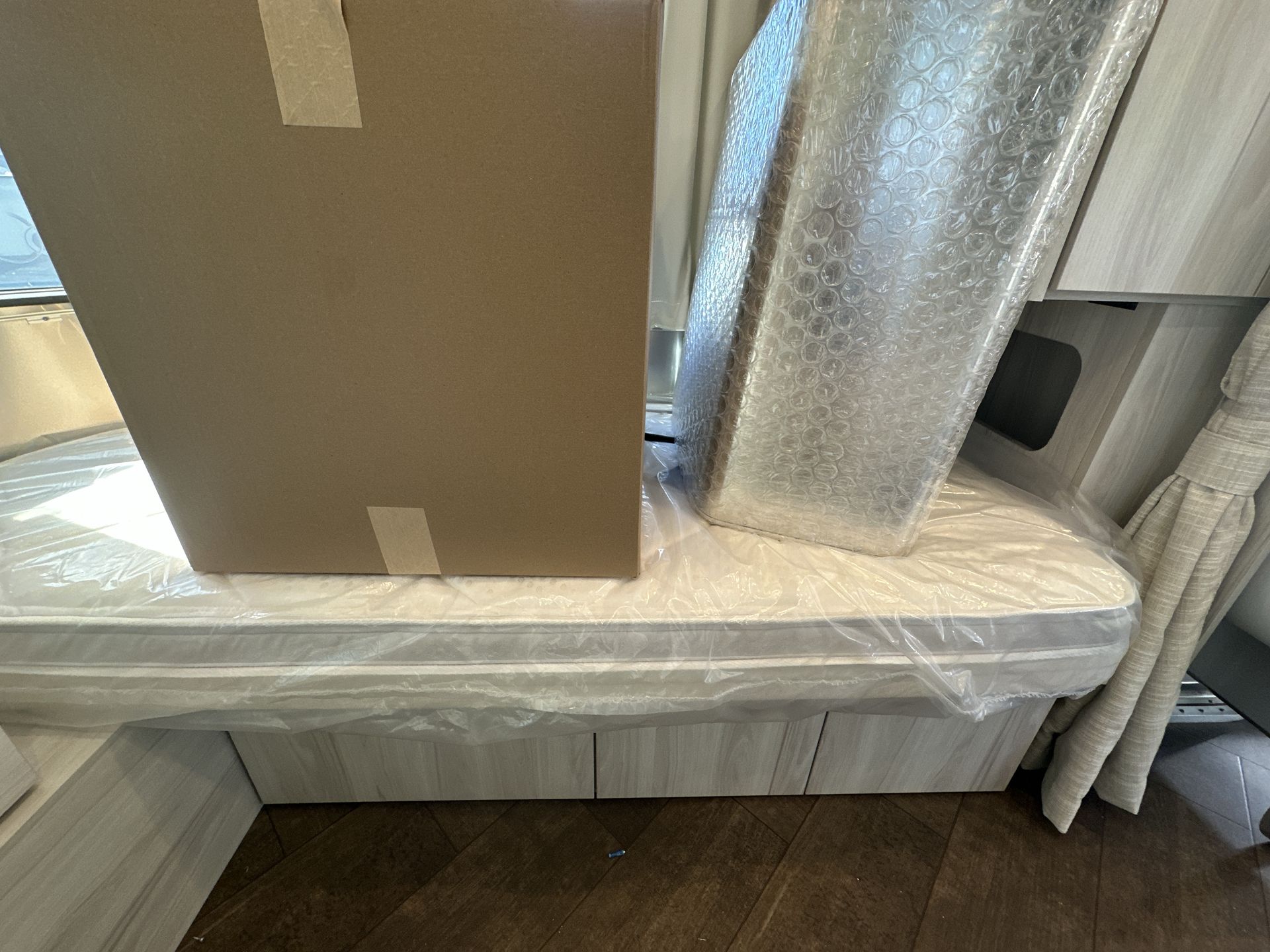 2025 Airstream 23FBT Base