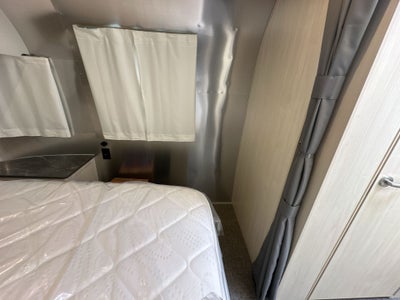 2026 Airstream 27FBQ Base