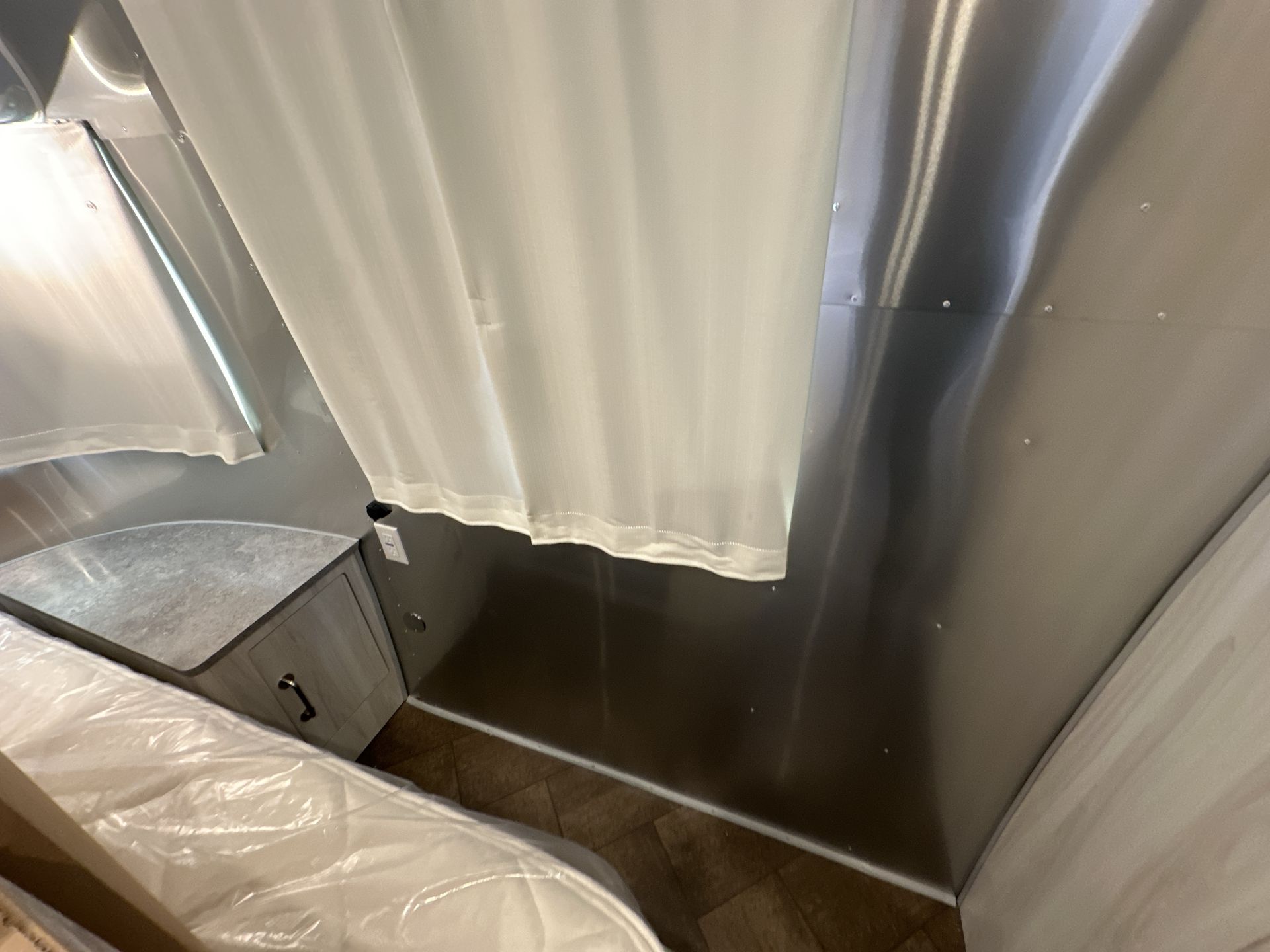 2026 Airstream 27FBQ Base