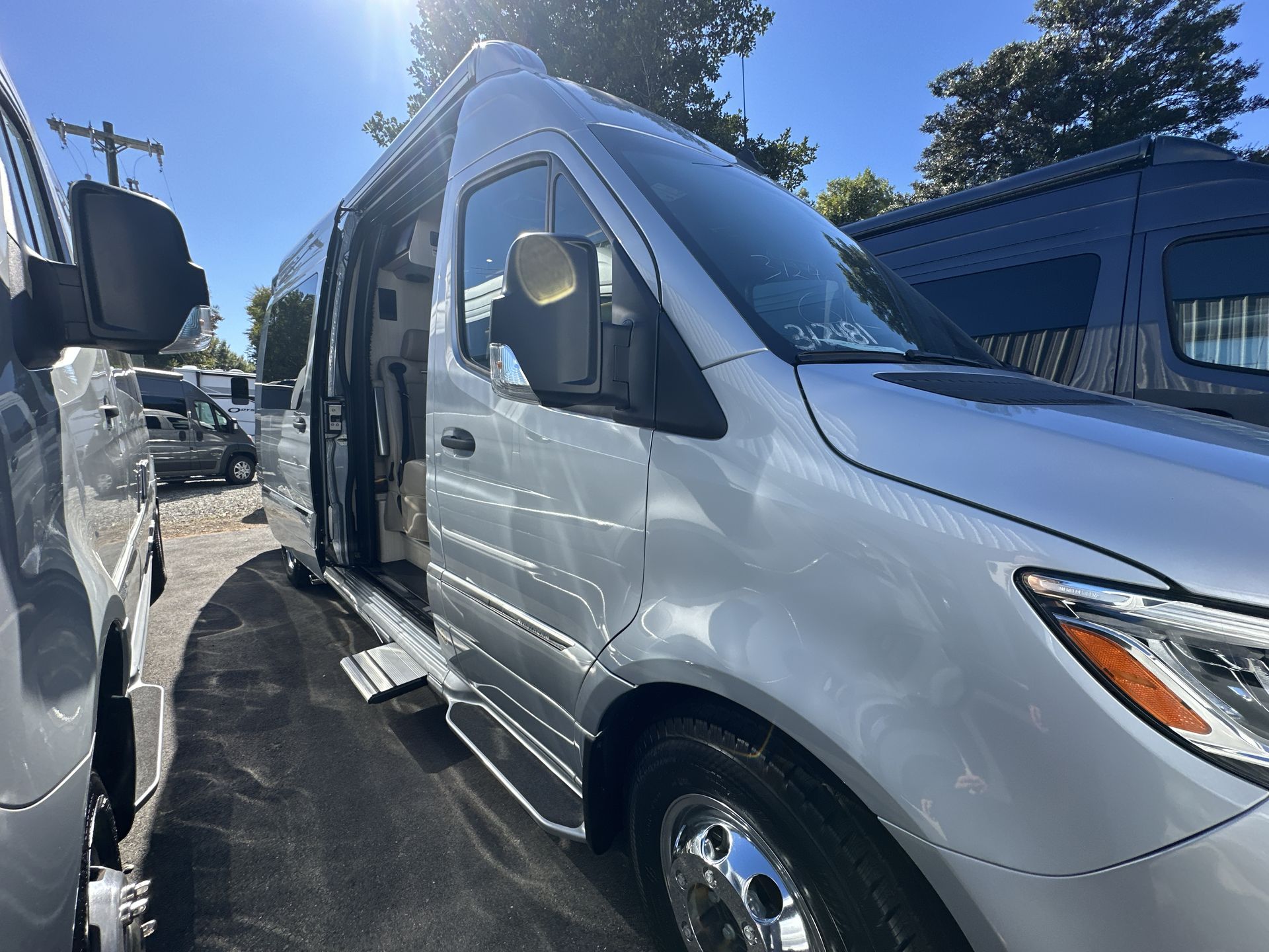 2026 Airstream 24GL 4x2 Passenger Base