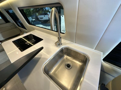2026 Airstream 24GL 4x2 Passenger Base