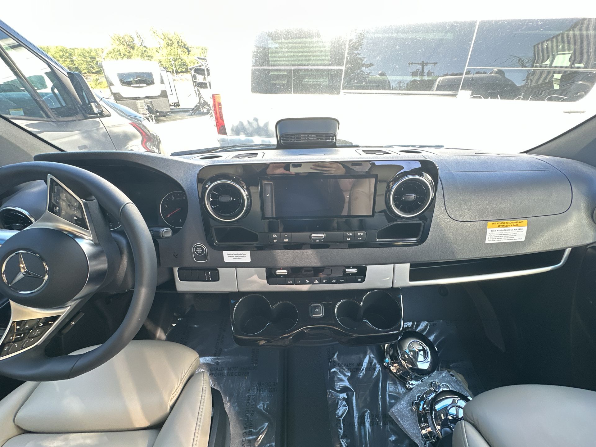 2026 Airstream 24GL 4x2 Passenger Base