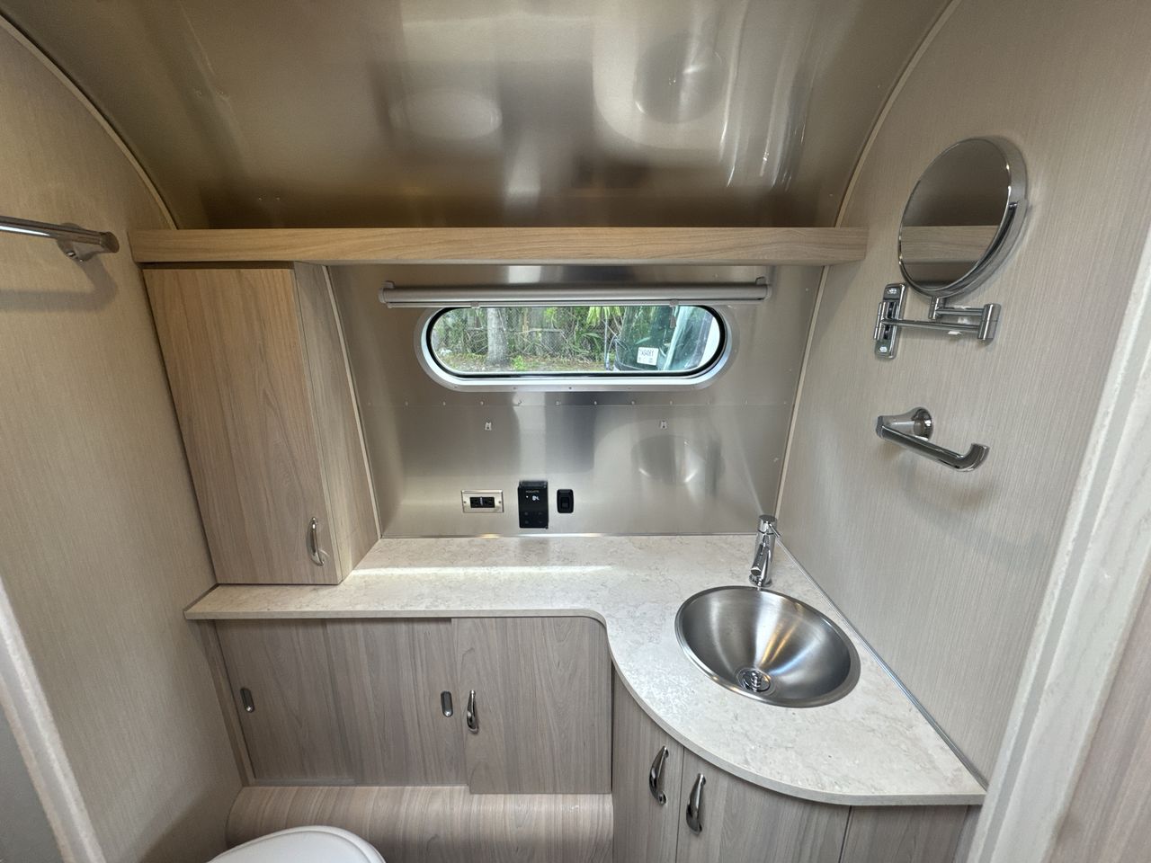 2026 Airstream 30RBT Base