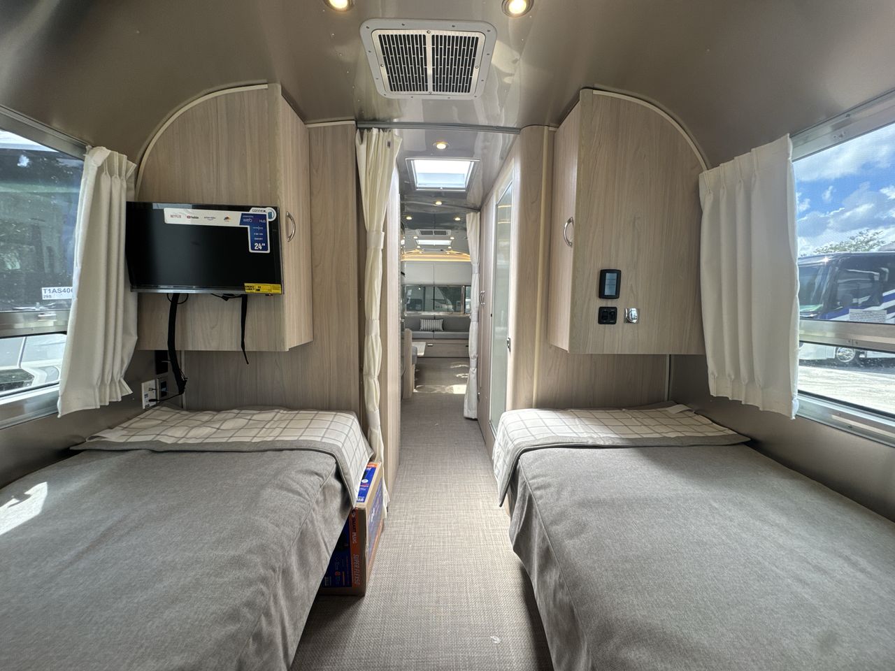 2026 Airstream 30RBT Base