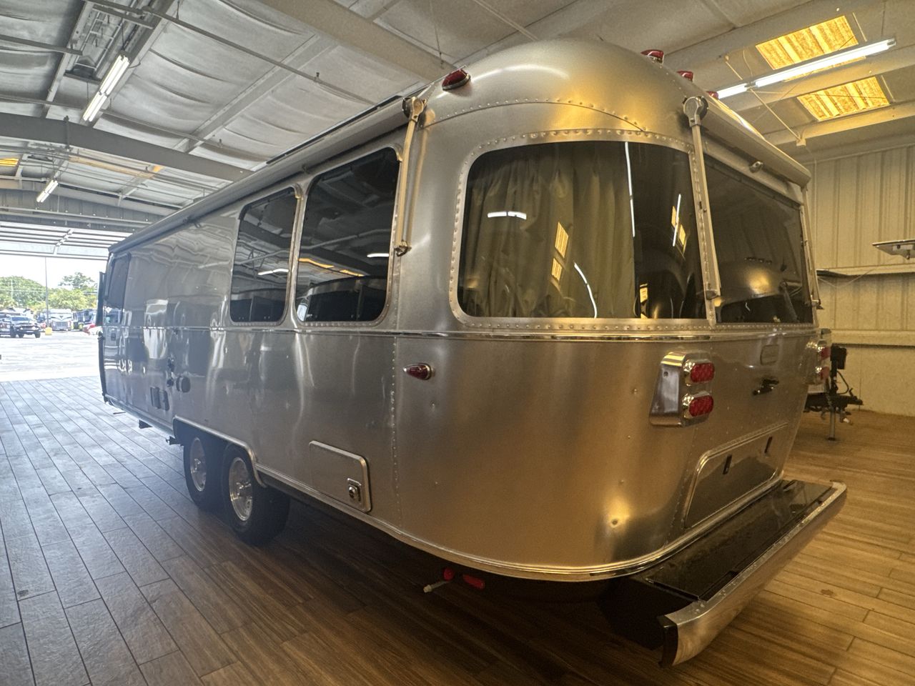 2026 Airstream 27FBQ Base