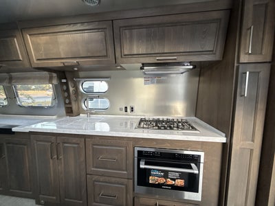 2026 Airstream 33FBT Base