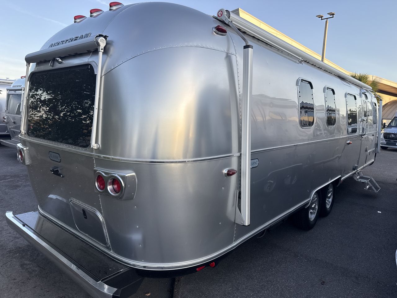 2026 Airstream 33FBT Base