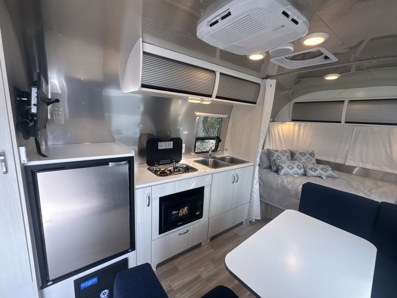 2025 Airstream 22FB Base