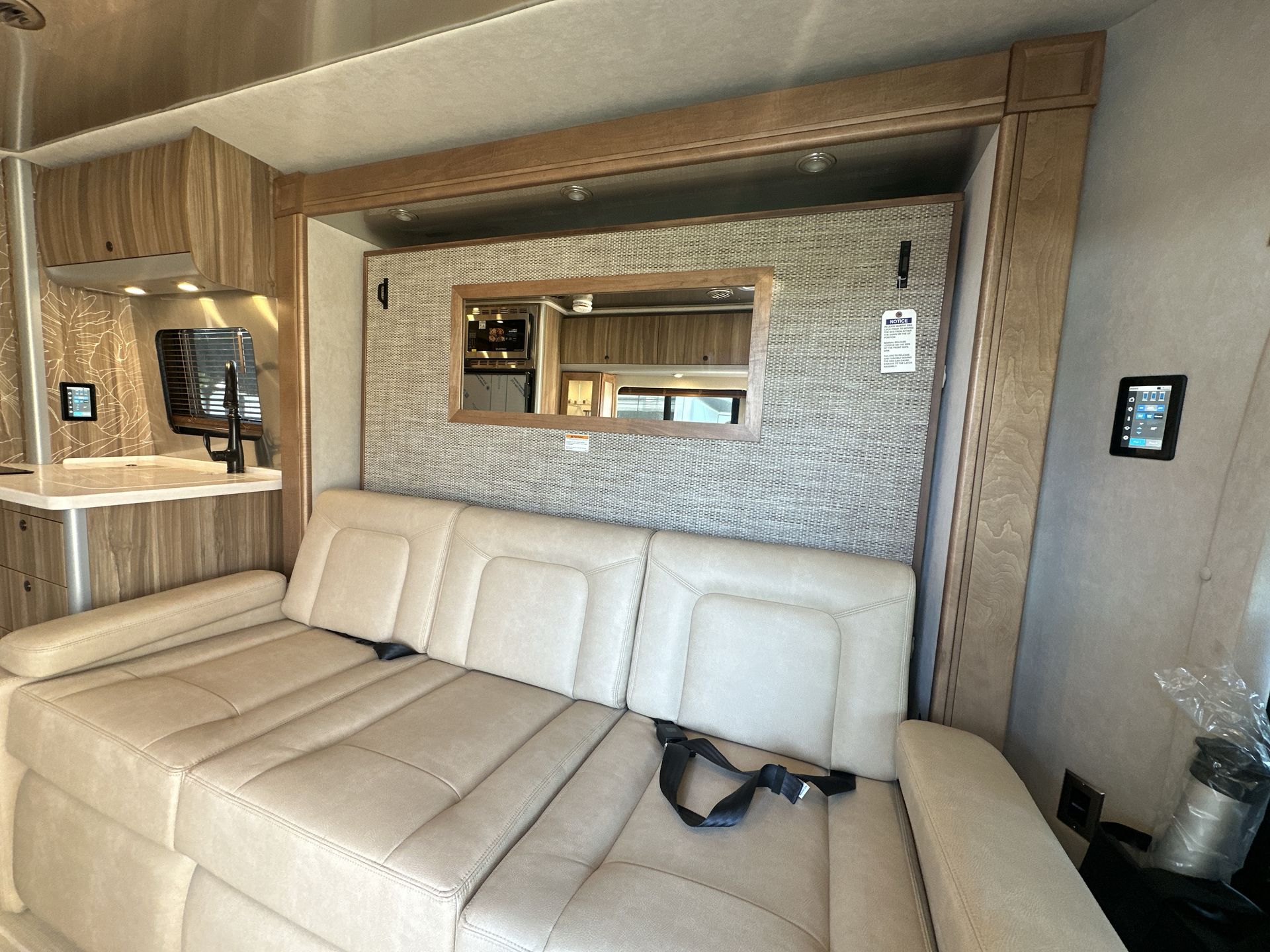 2025 Airstream Murphy Suite Tommy Bahama Base