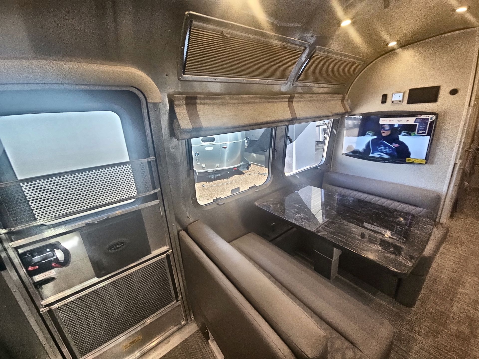2026 Airstream 28RBT Base