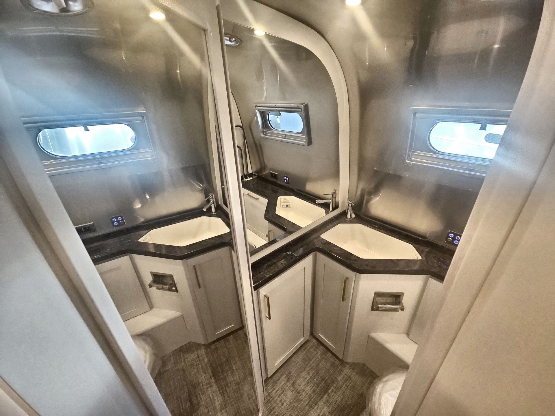 2026 Airstream 28RBT Base