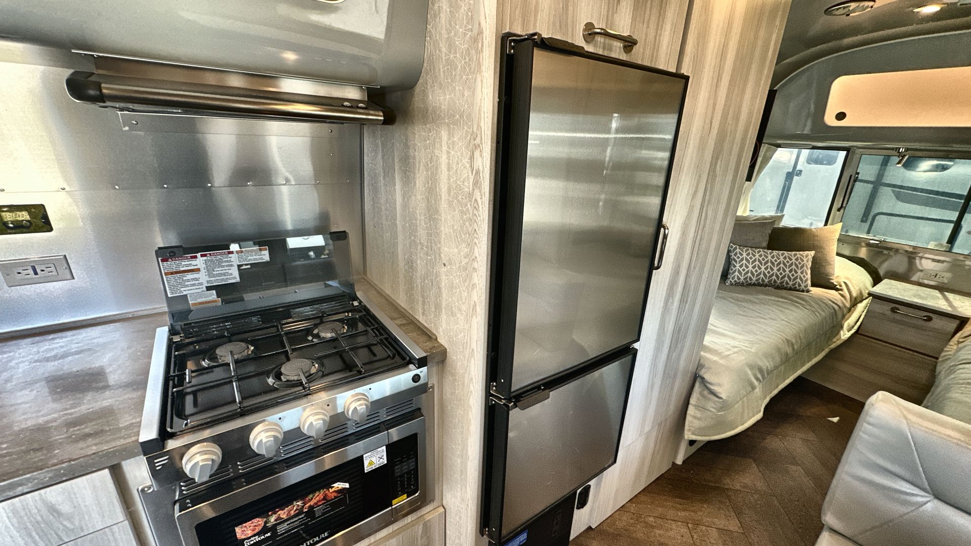 2025 Airstream 23FBT Base