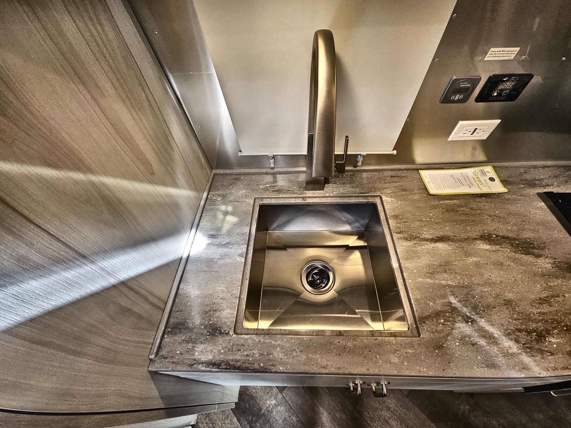 2025 Airstream 23FBQ Base