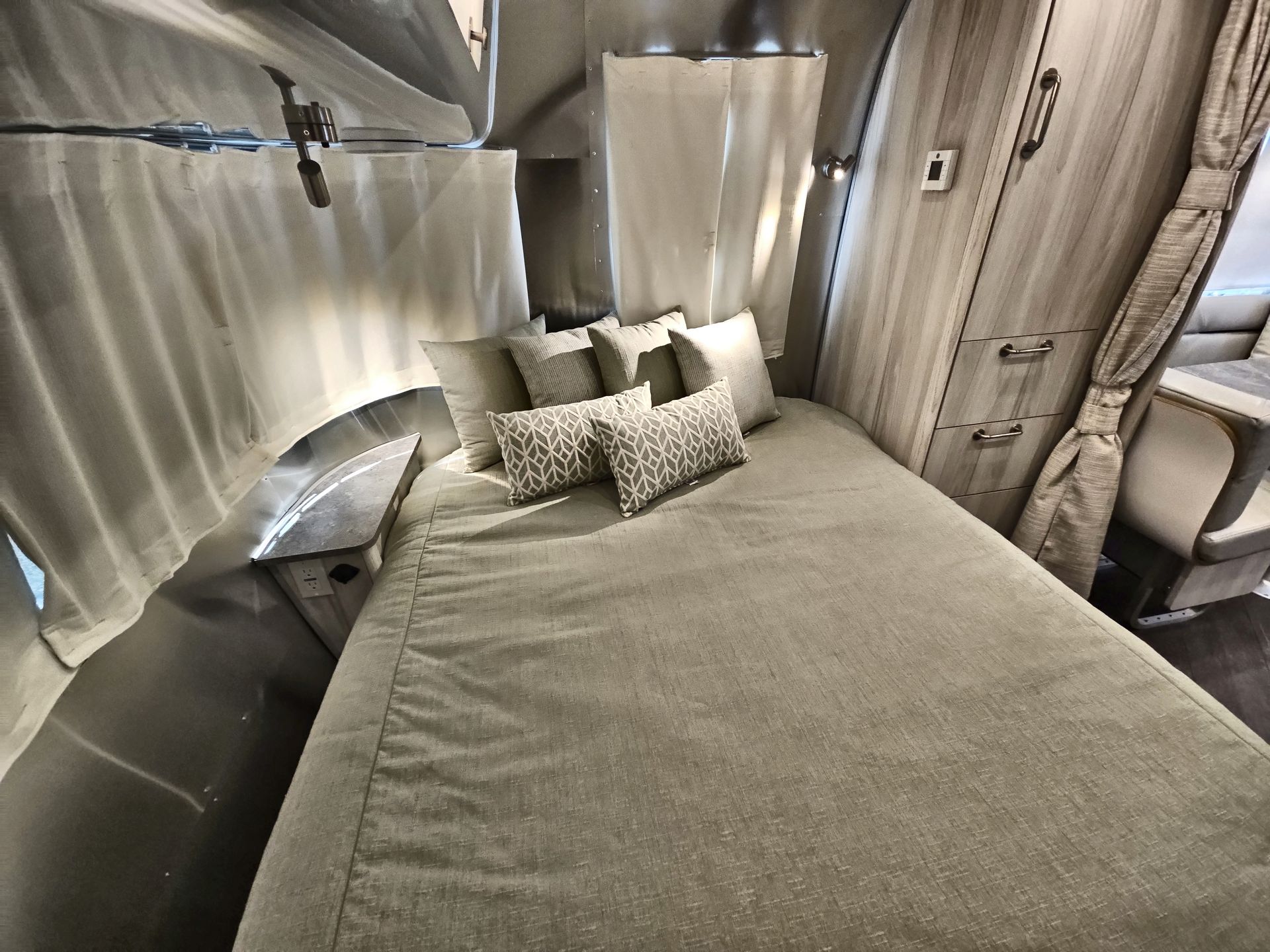 2025 Airstream 23FBQ Base