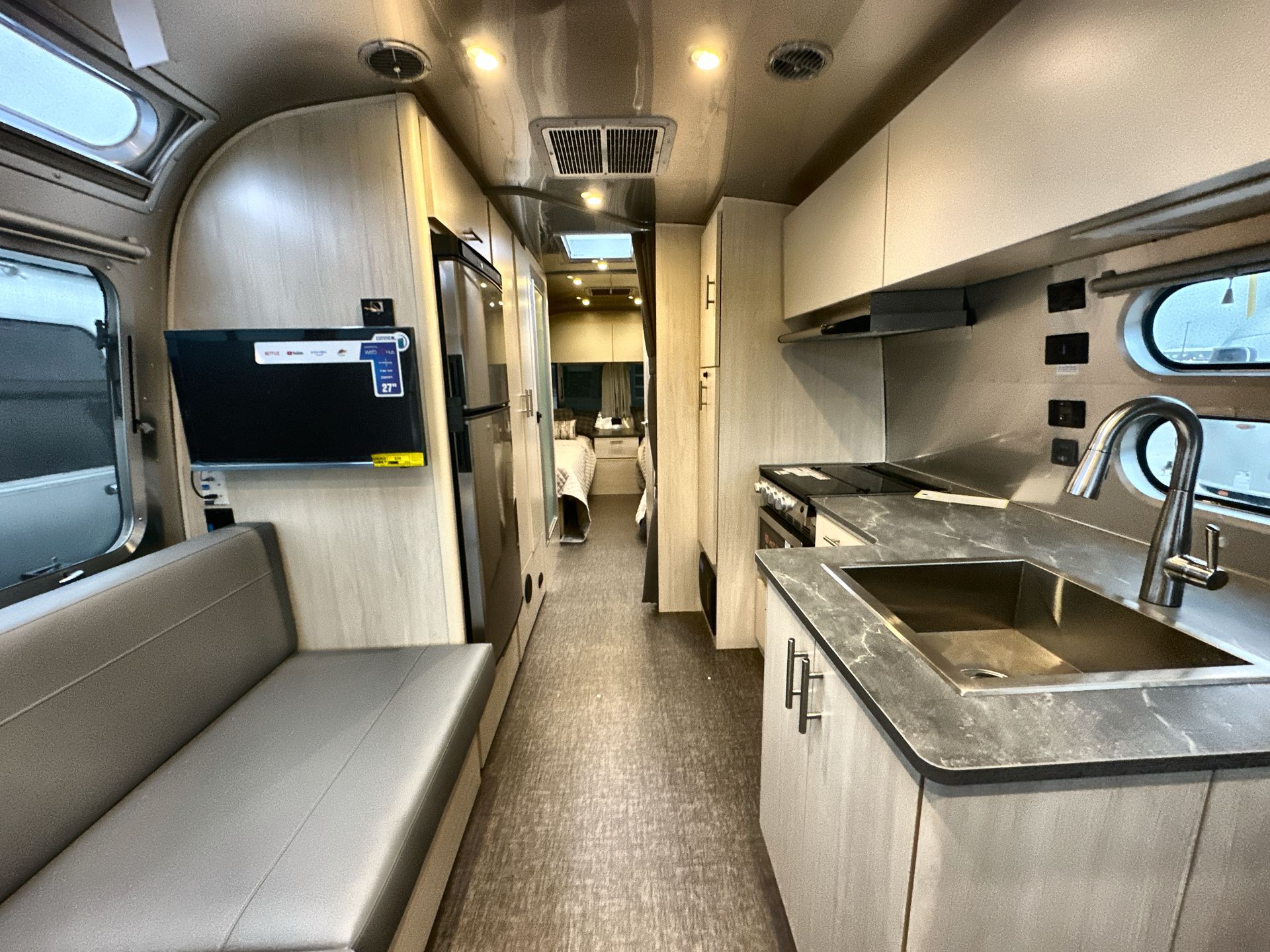 2026 Airstream 27FBT Base