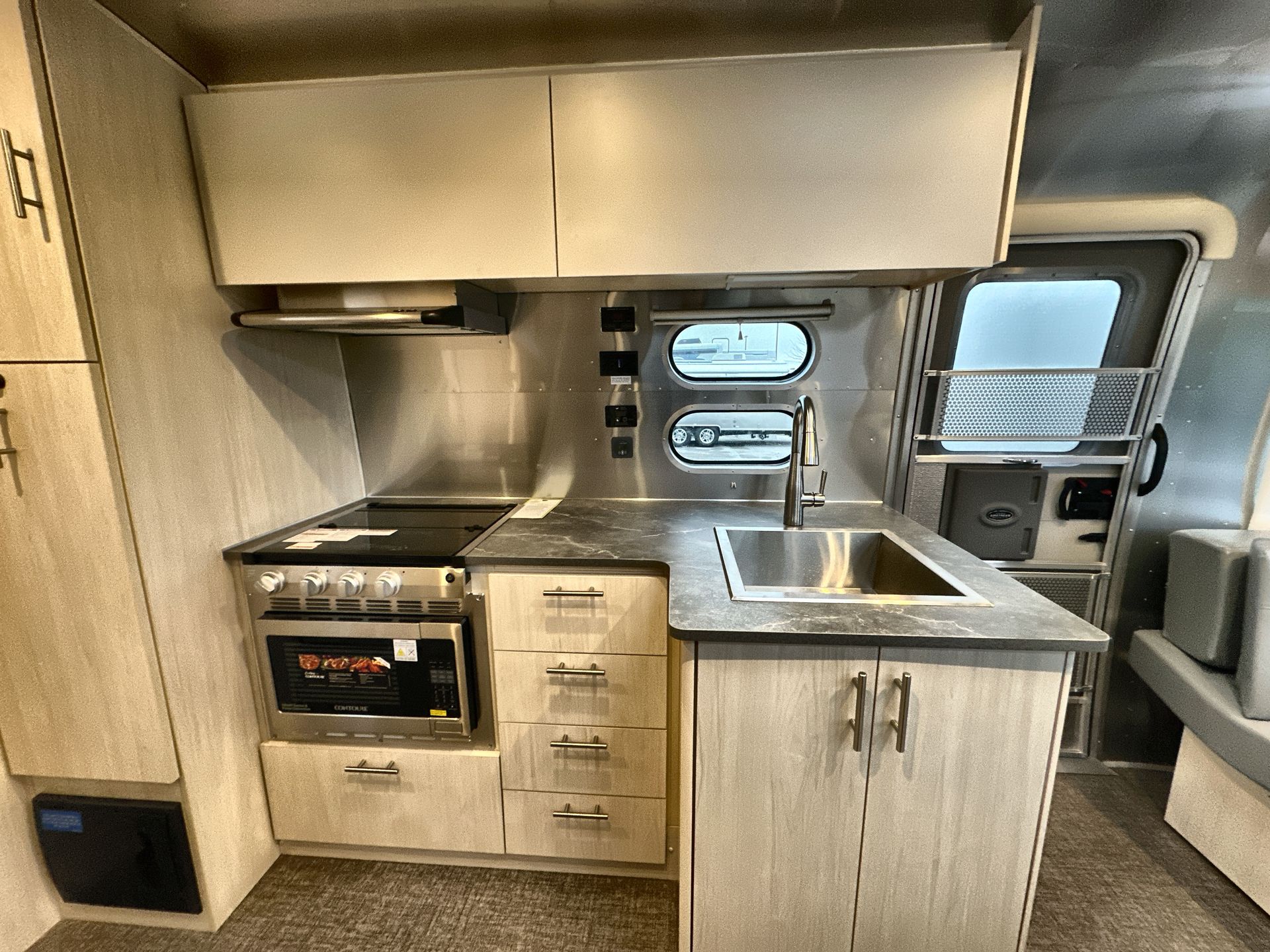 2026 Airstream 27FBT Base