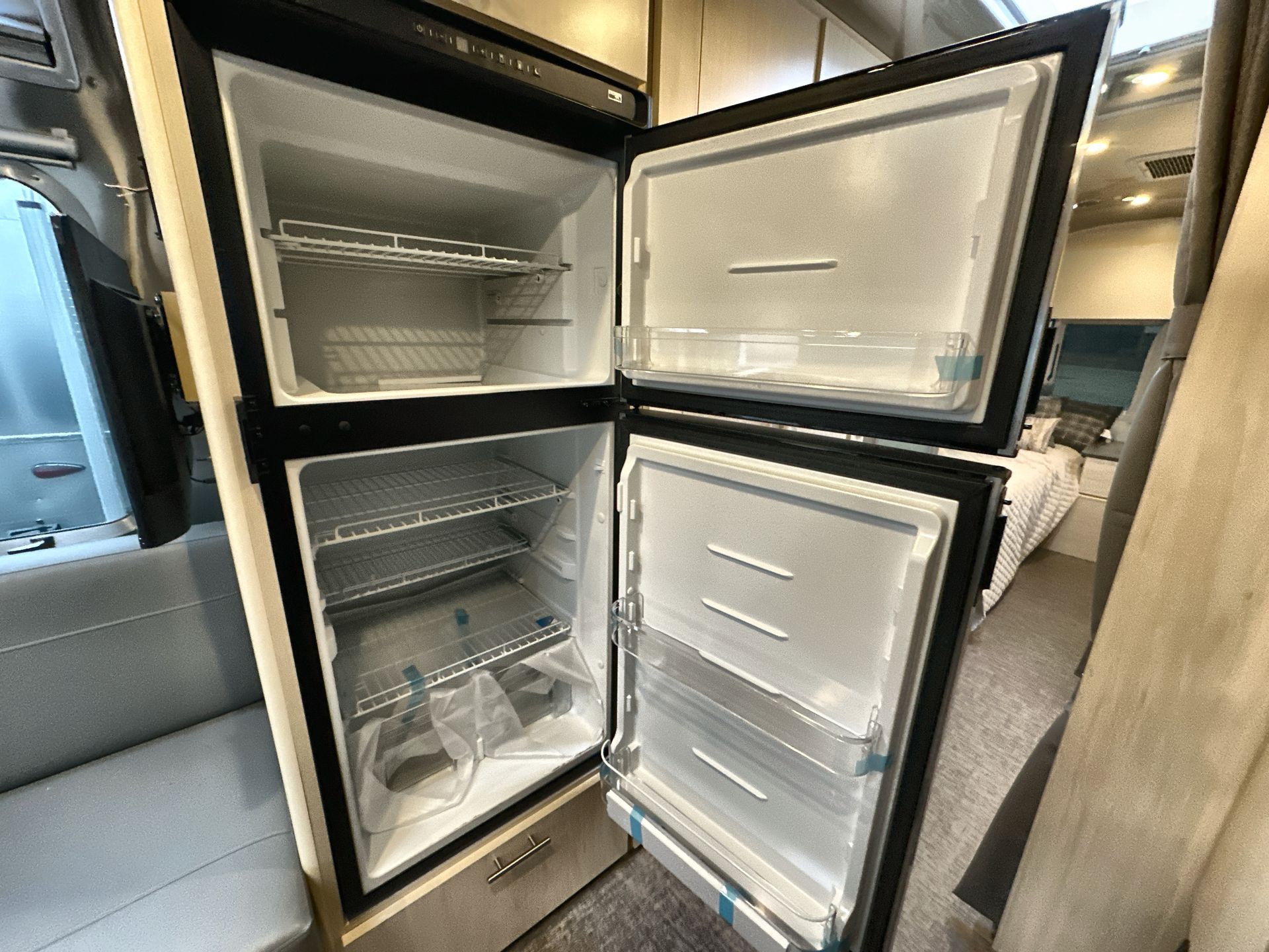 2026 Airstream 27FBT Base