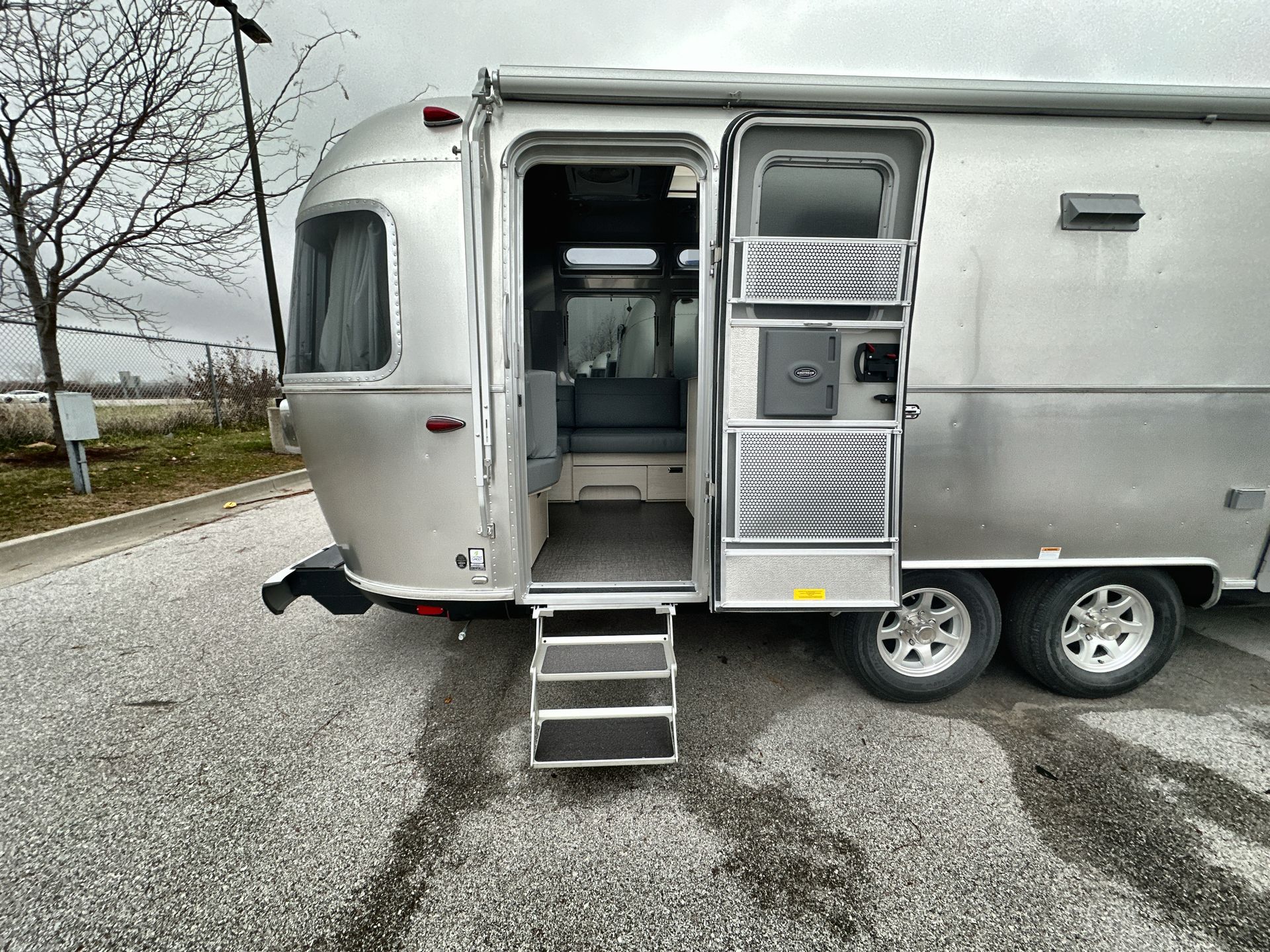2026 Airstream 27FBT Base