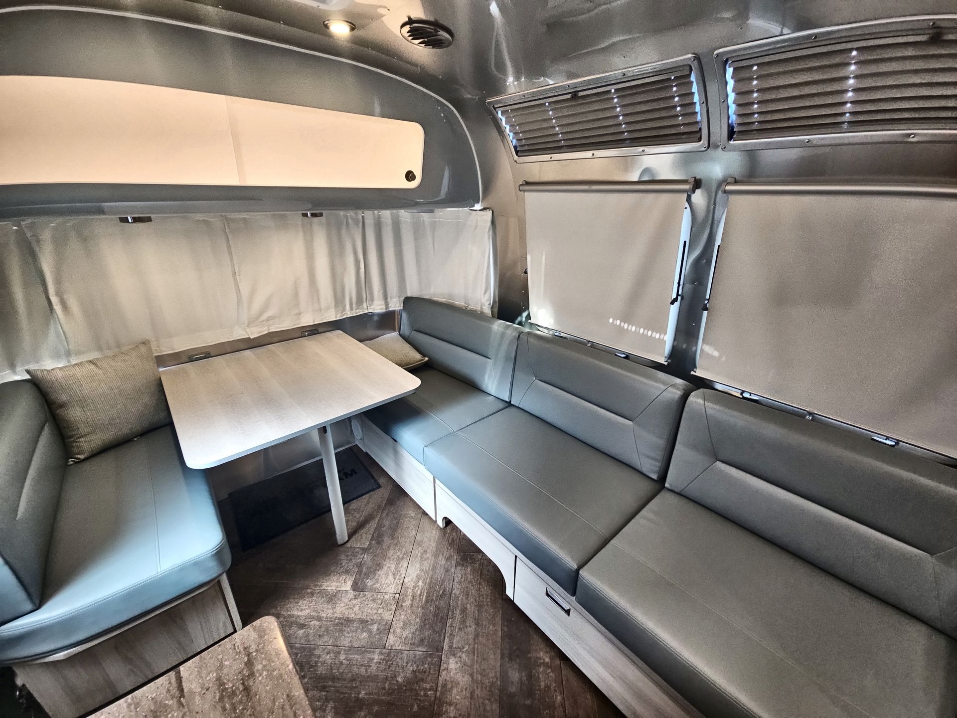 2025 Airstream 27FBT Base