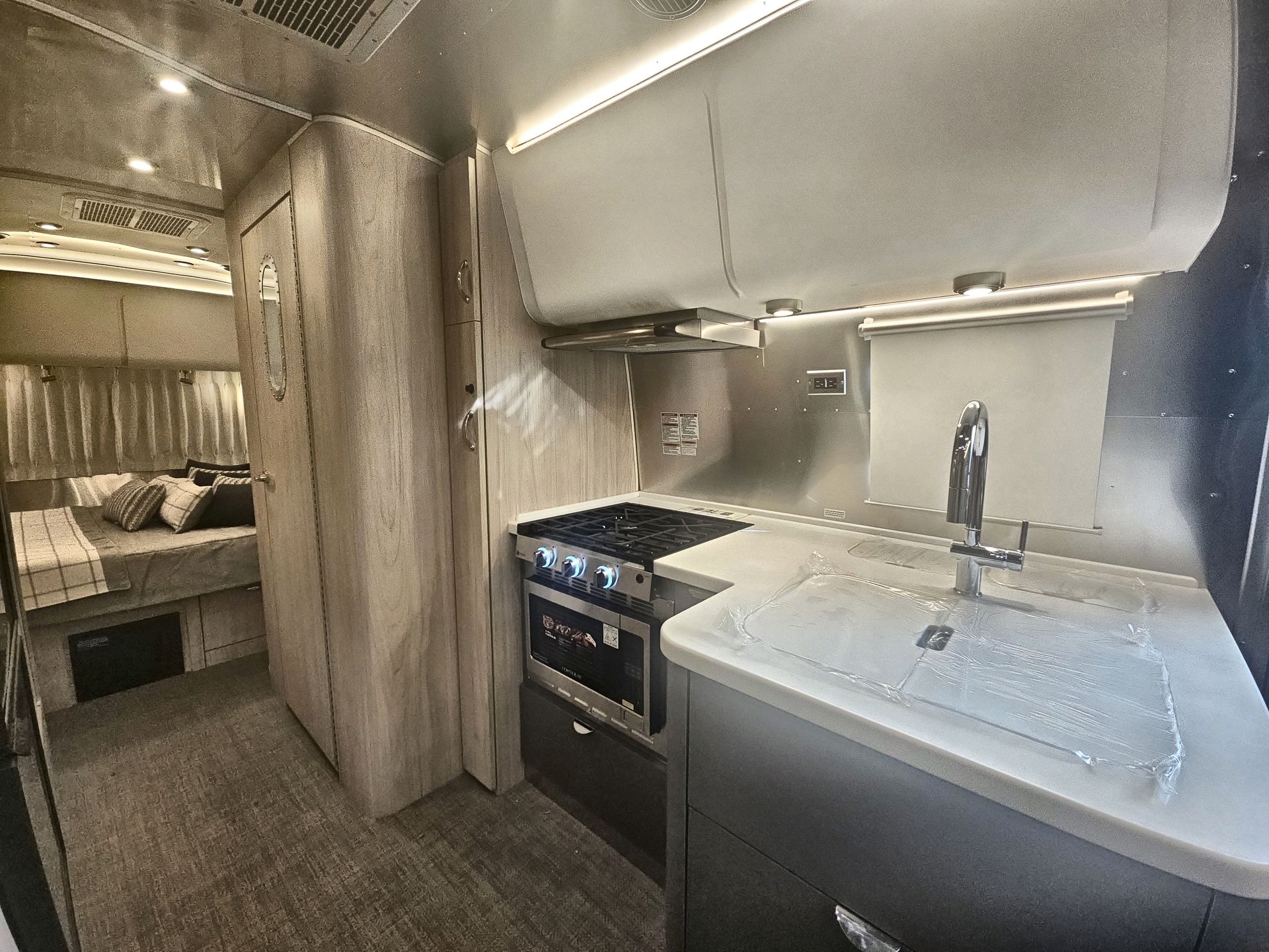 2026 Airstream 25FBQ Base