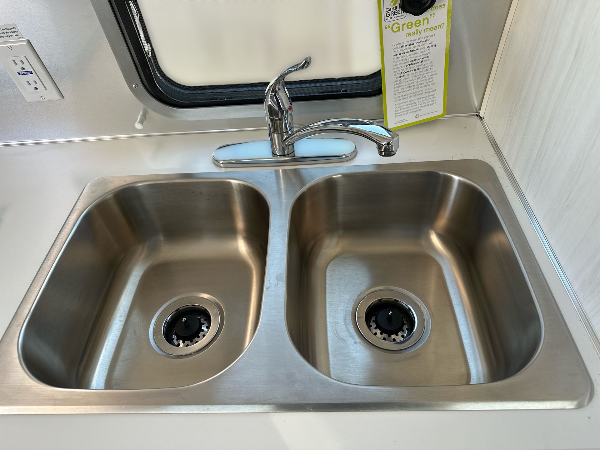 2025 Airstream 22FB Base