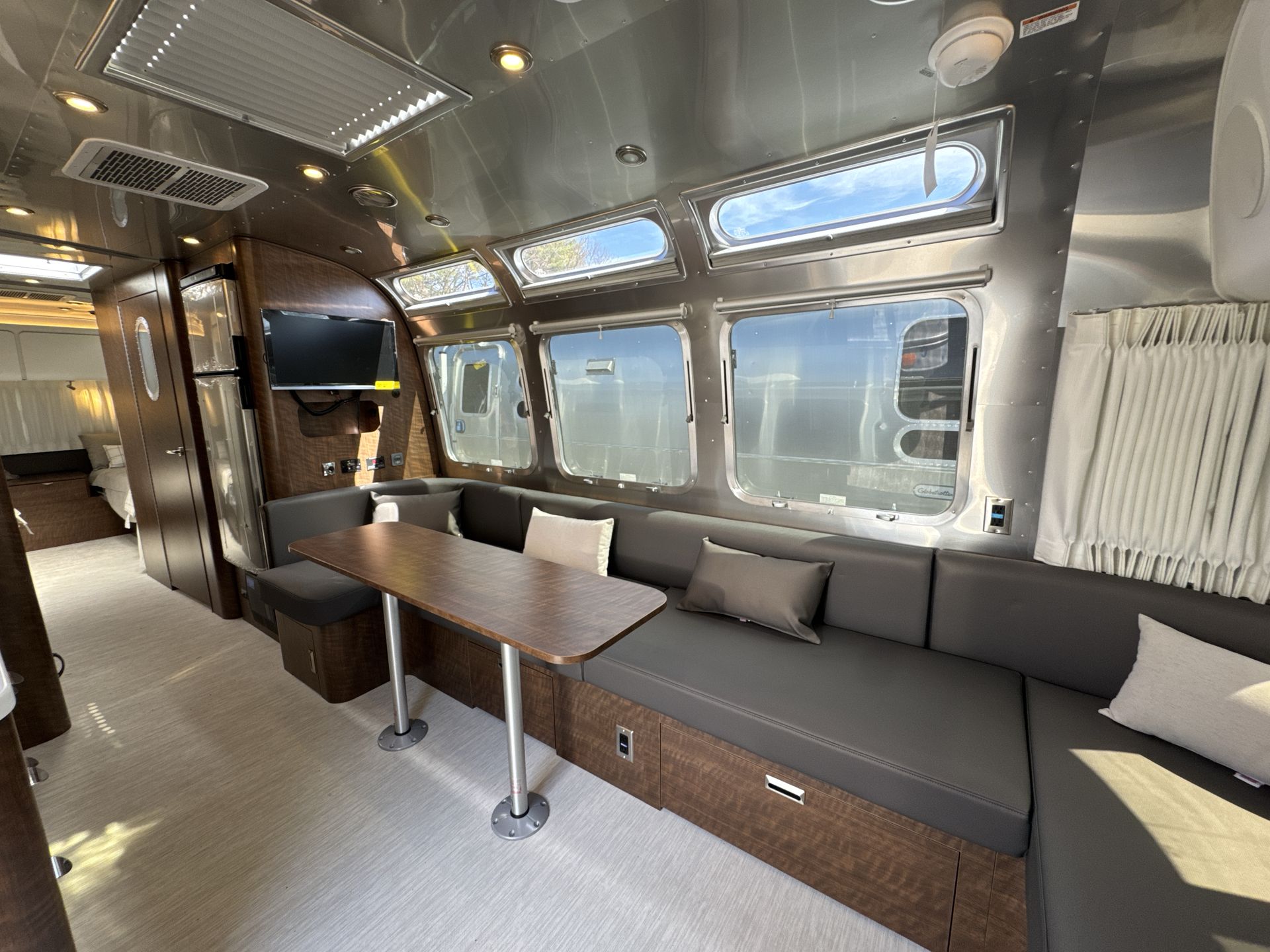 2025 Airstream 30RBT Base