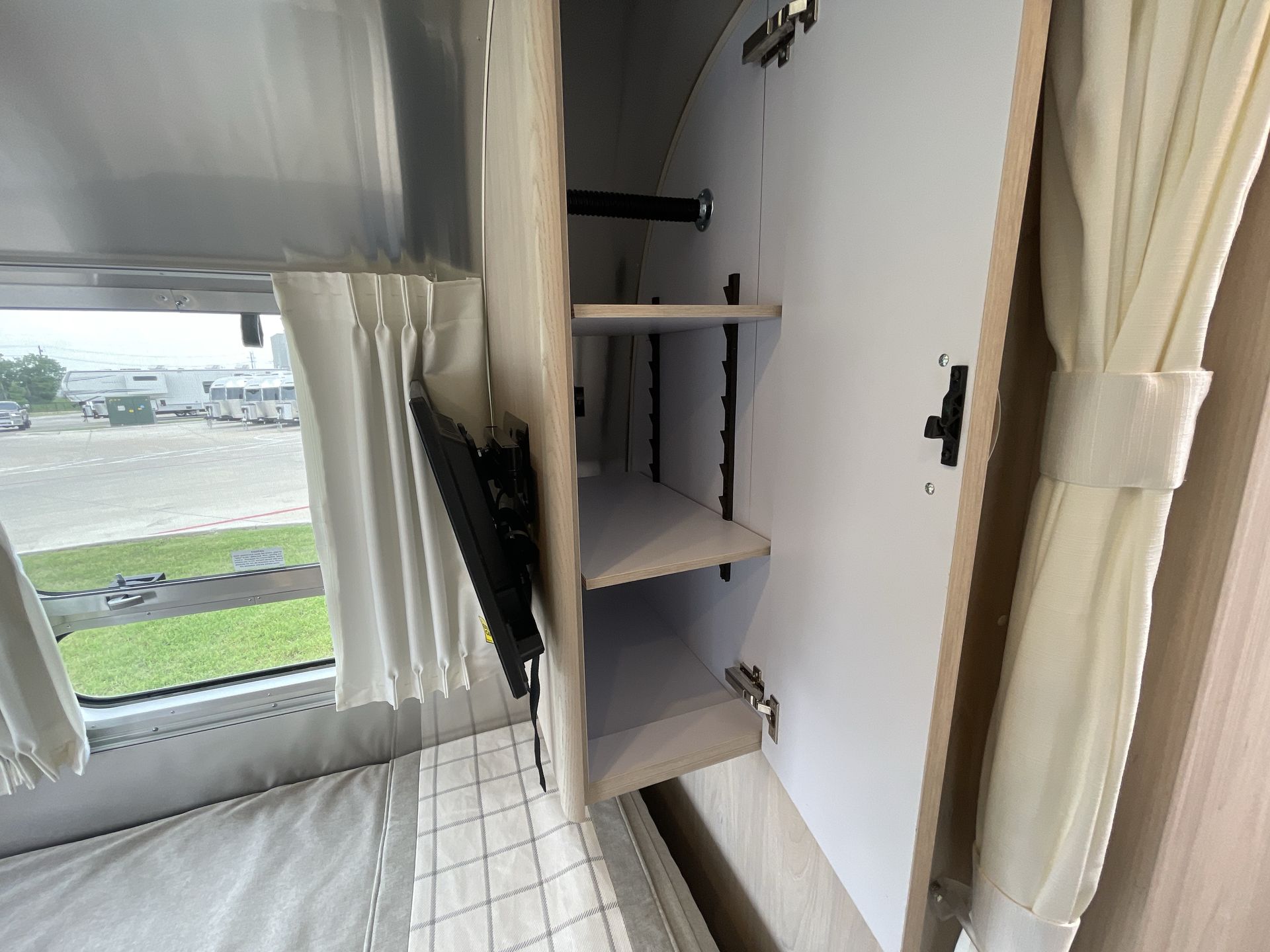 2026 Airstream 30RBT Base