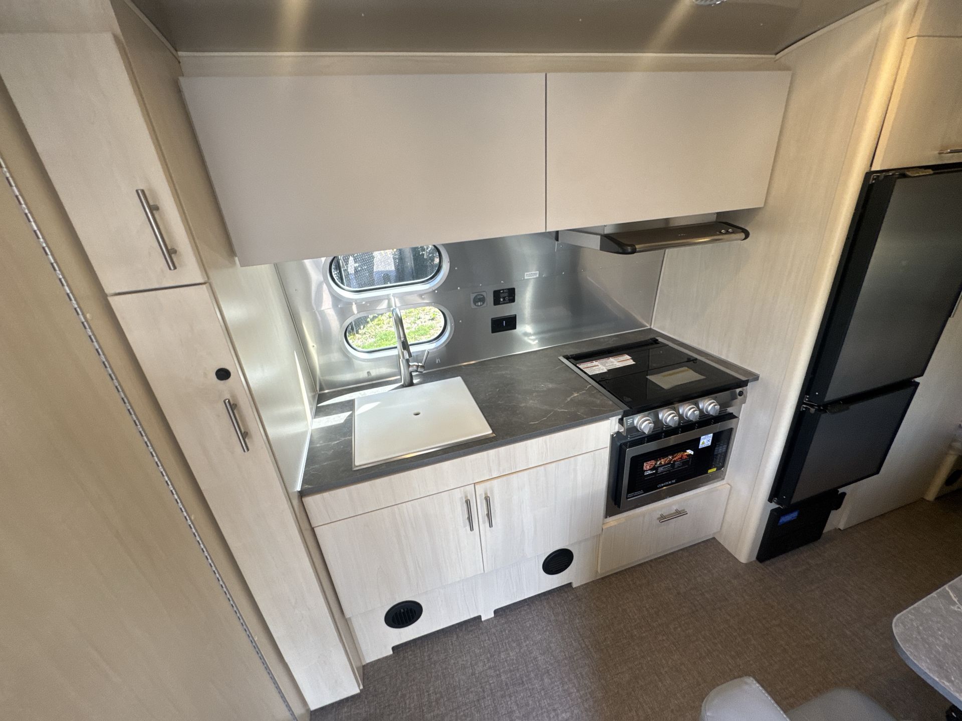 2026 Airstream 23FBT Base