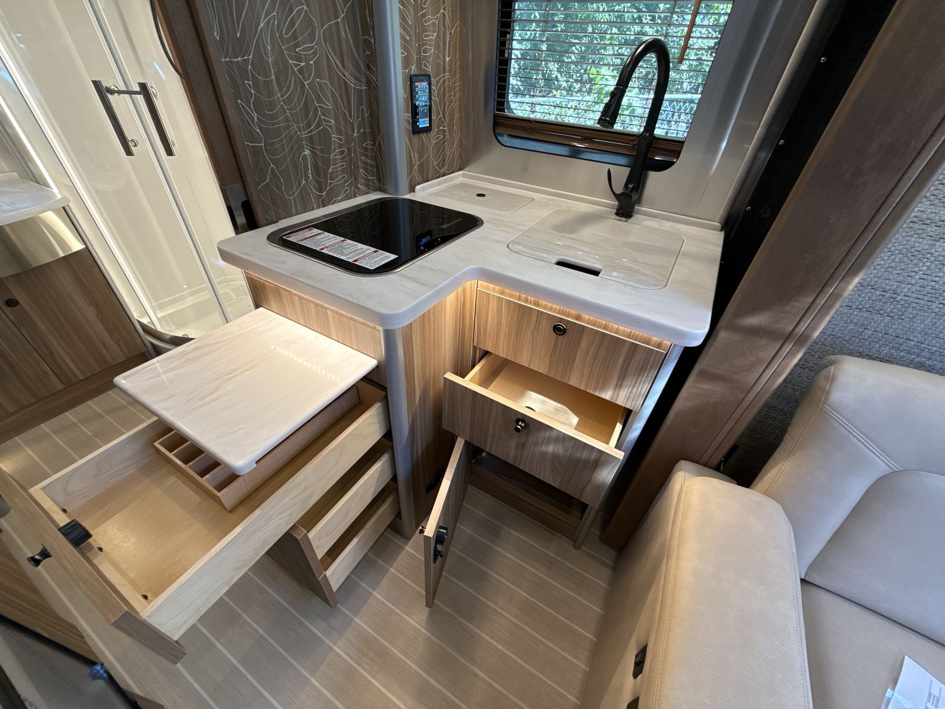 2026 Airstream Murphy Suite Base