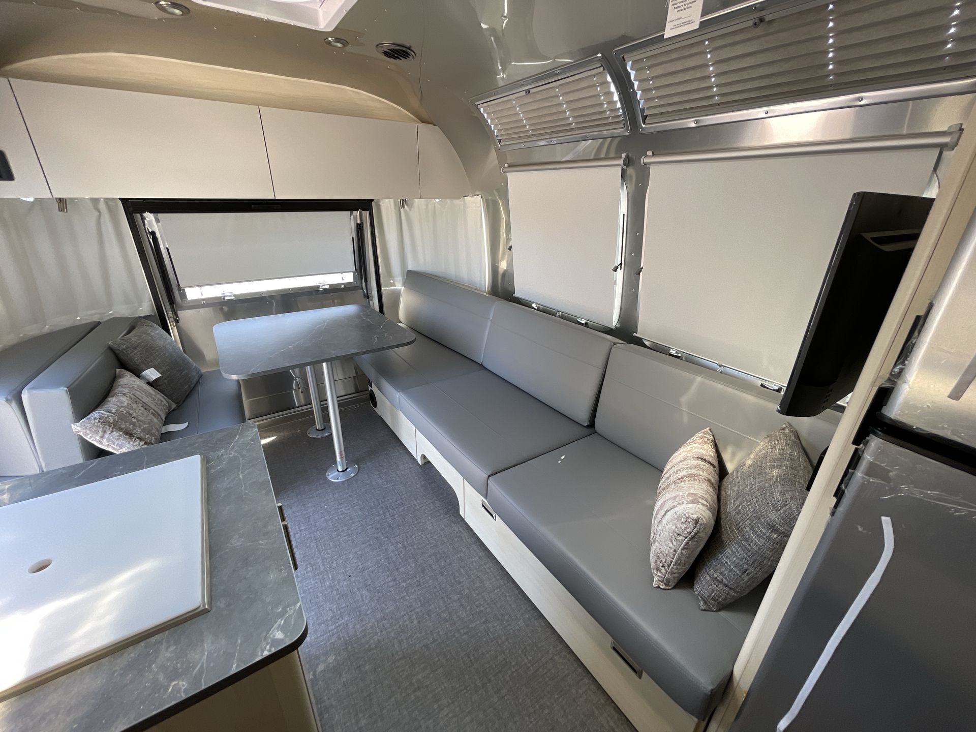 2026 Airstream 25FBQ Base