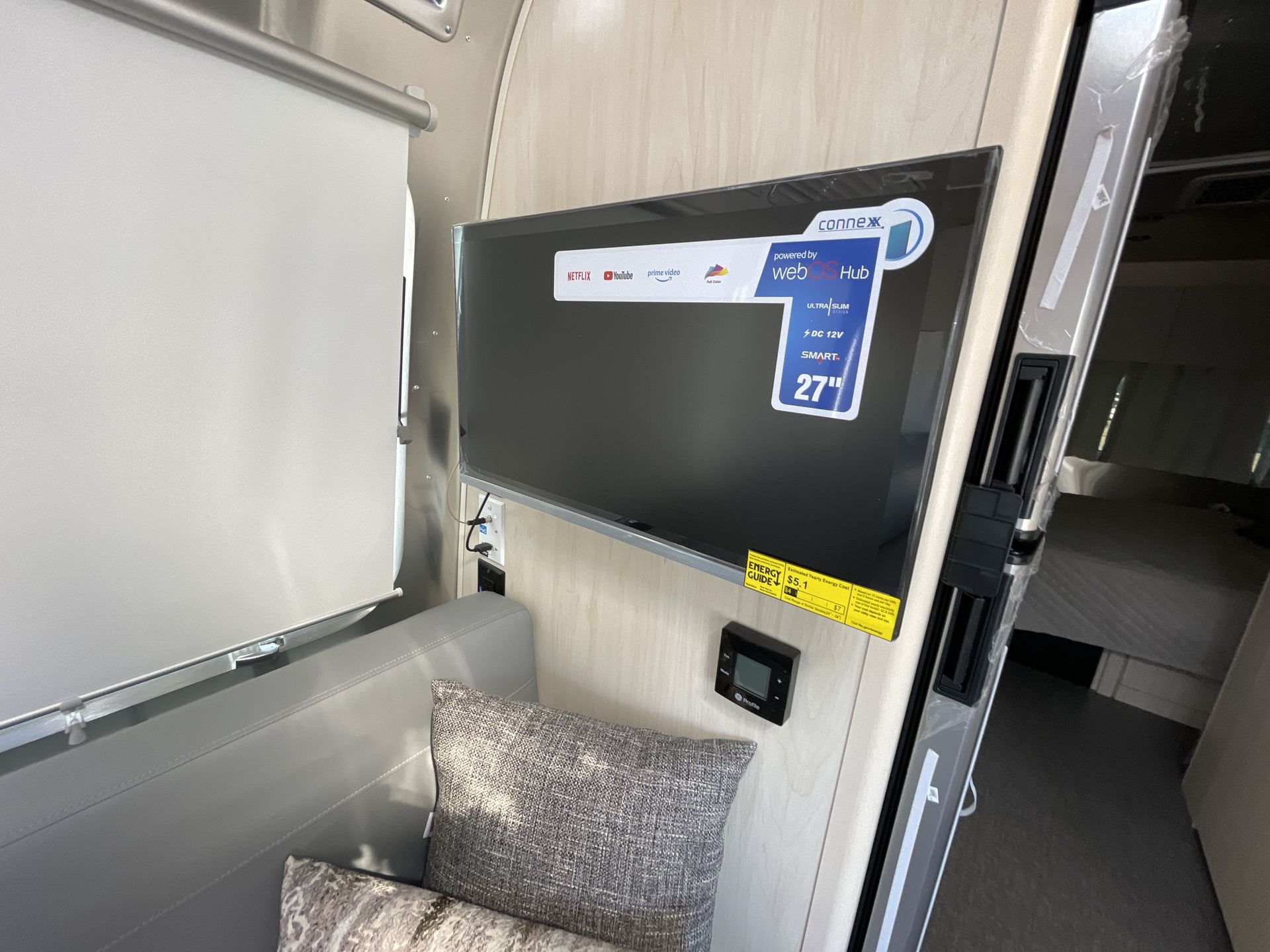 2026 Airstream 25FBQ Base