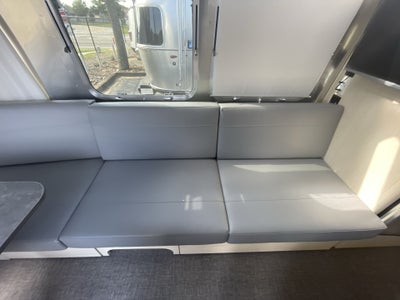 2025 Airstream 27FBQ Base