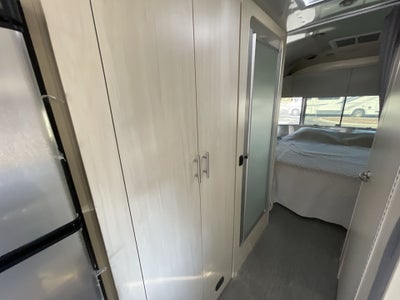 2025 Airstream 27FBQ Base