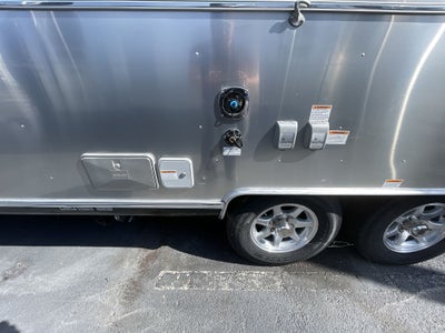 2025 Airstream 27FBQ Base