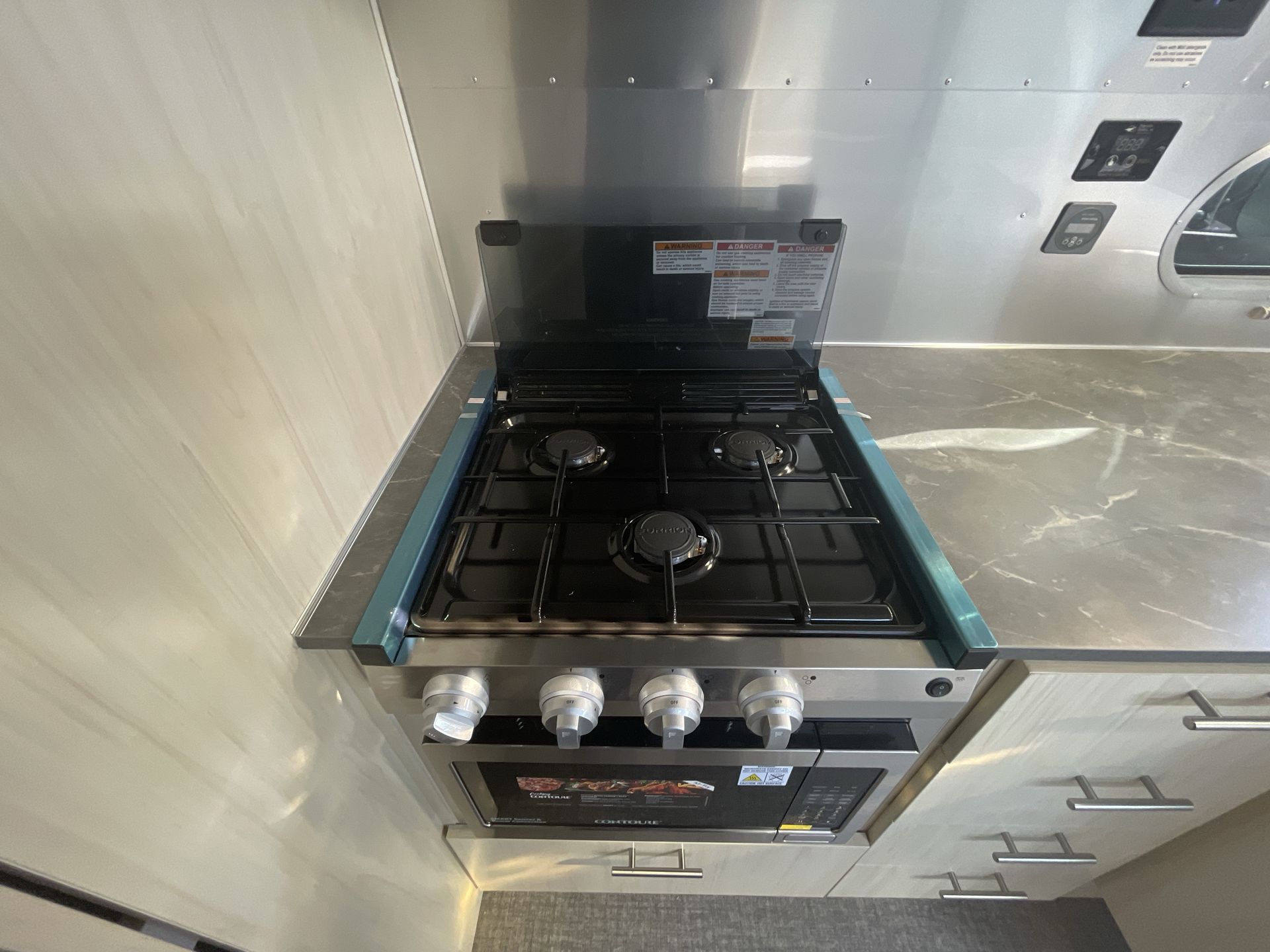 2025 Airstream 27FBQ Base