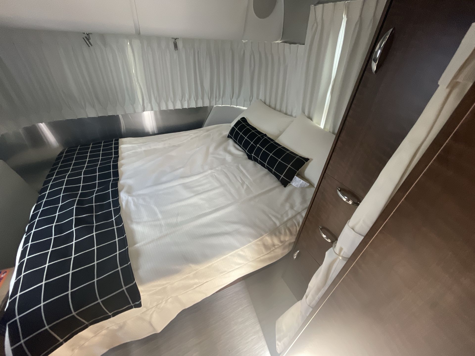 2026 Airstream 25FBQ Base