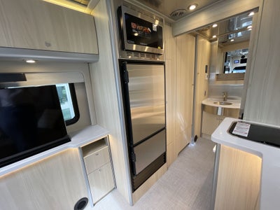 2025 Airstream Murphy Suite Base