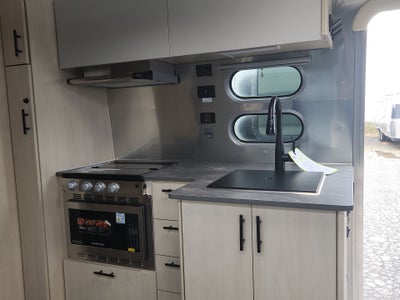 2025 Airstream 25FBT Base